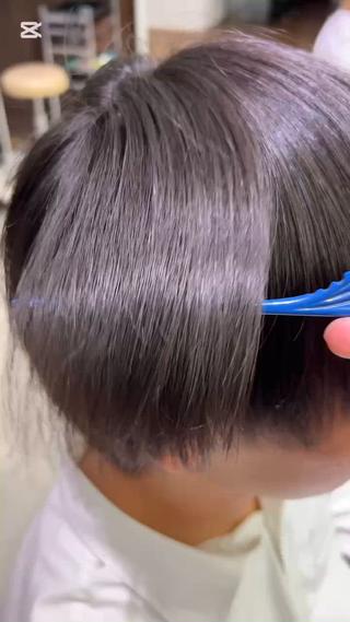 ざらつきをなくす縮毛矯正
パヤパヤしてふわふわするのも癖の一種です！！

縮毛矯正をすることで髪を綺麗にでき自然な艶感が出ます！！
ぜひ一度お任せください！ 