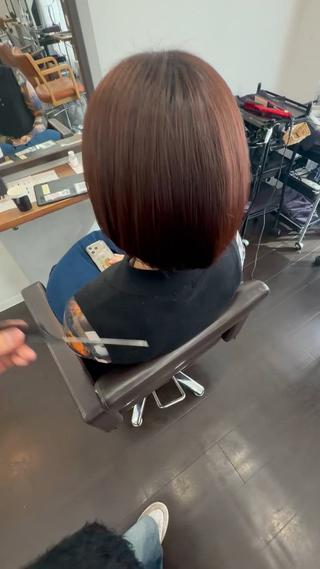 縮毛でストレートにうねり広がりを抑えます️ 