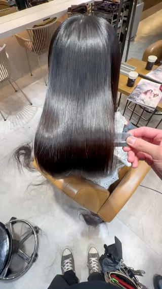 艶、まとまり、両方を手に入れられる縮毛矯正しませんか？ 