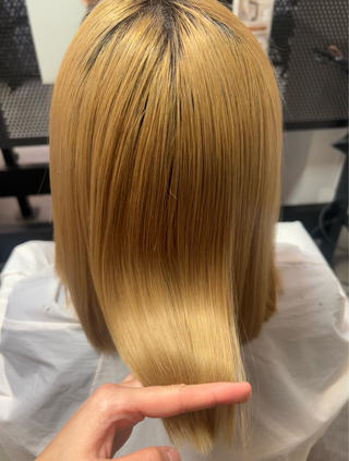 ショート カラー ハネエク・ハイトーン Lunaのヘアスタイル