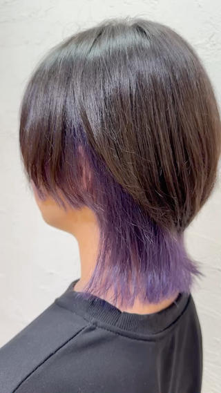 インナーカラーとウルフの組み合わせは相性抜群です！！
襟足チラ見せカラーがかわいい 