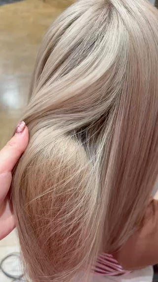 ミディアム カラー ハイトーン💗ピンク 🛼カラフル🍀のヘアスタイル