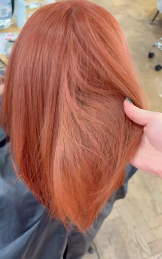 ミディアム カラー ハイトーン💗ピンク 🛼カラフル🍀のヘアスタイル