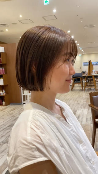切りっぱなしボブで少し丸みを！
顔まわりは大人っぽく可愛く 