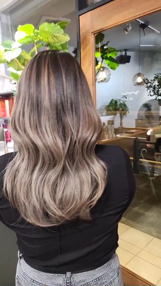セミロング カラー 金田 拓也のヘアスタイル