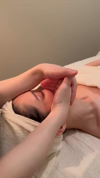 頬骨にじわじわと圧をかけるこの施術。
頬の高さが変わるので
常連様からとっても人気な施術です︎
