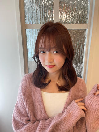 《カット》
私のカットは、ただレイヤーを入れている訳ではなく、
巻いたときにどう動いてほしいのか、
どこに厚みやまとまりがほしいのか、
どこにボリュームがほしいのか、
いちばんベストになるシルエットになるよう全て計算して作ります!
《カラー》
ブリーチしなくても透明感でツヤカラー出したい方
ブリーチありで高発色、色味で楽しみたい方
色持ちを持たせたい方
さりげないデザインで他と差をつけたい方
《トリートメント》
韓国っぽい艶髪を再現されたい私のお客様はかなりリピーターが多いです!
シルクのようなワンランク上の極上の艶髪を是非一度は体感して頂きたいです!