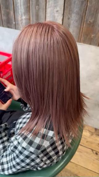 春に向けてピンク味のあるカラーも人気です
ブリーチで透明感のある綺麗なカラーに♪