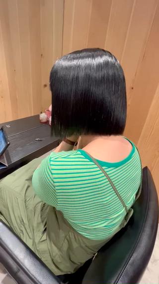暗めカラーご希望の方
おすすめです!
ブルーブラック
切りっぱなし あごラインボブ