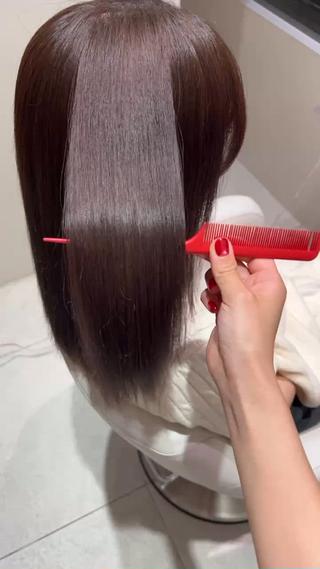 髪質改善トリートメントで指通りと艶感を