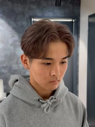 ミディアム カラー メンズ 💈ニュアンスパーマ センターパート💈のヘアスタイル