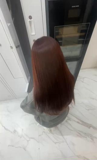 肌なじみのいい暖色カラーが人気です
ほんのりピンクやブラウン系で自然にトーンアップ♪
ツヤ感も出て上品な仕上がりになります!
派手すぎないカラーしたい方におすすめです!