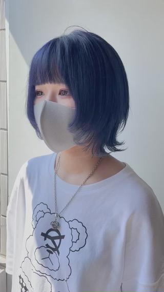 レイヤーボブ、ウルフボブ、ぱっつん前髪、ブルーブラック、ブルーカラー、ネイビーカラー
 