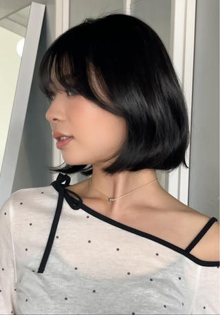 毛先のたぷんとした内巻きが可愛い♪
韓国で大人気タンバルモリ

巻かない状態だと顎下2センチ位の長さになります〇
韓国ボブされたい方はぜひお任せください♡ 