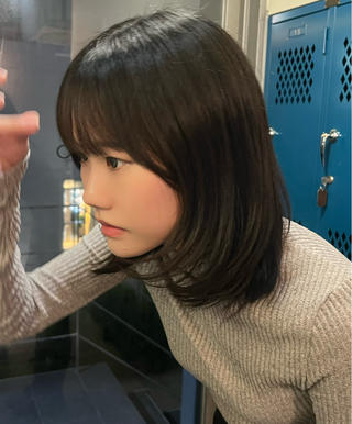 顔周りにザクザクのレイヤーカット☆
あまり目立たないけど耳かけしたり動くとレイヤーがさりげなく見えるのが可愛い！ 