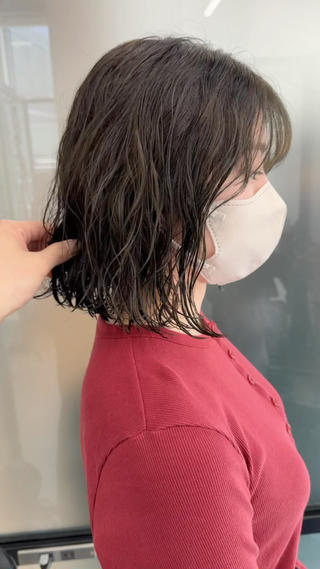 ミディアム カラー パーマ ラフなパーマ 石川雄麻のヘアスタイル