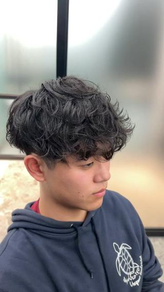 パーマ メンズ ラフなパーマ 石川雄麻のヘアスタイル