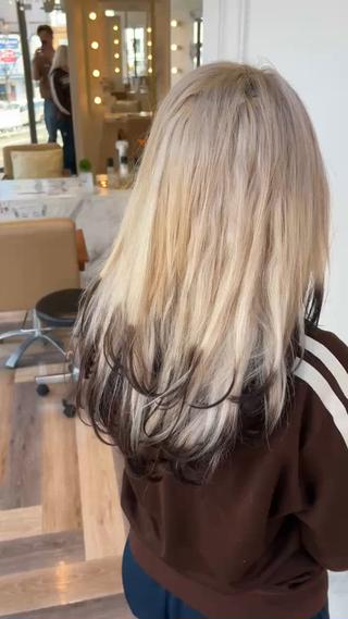 レイヤーカット得意です◎
レイヤーカット × 透明感カラー
ナチュラルだけど今っぽい、
動きと束感のあるスタイルが得意です。
・レイヤー入れてみたい
・重さは残したまま動きが欲しい
・透明感のあるカラーにしたい
・スタイリングが楽な髪型にしたい
そんな方、ぜひお待ちしております◎
顔まわりのデザイン・質感調整まで丁寧に作ります!!