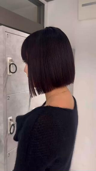 ミニボブに秋冬カラーで人気【red color】
ワンカラーでトーンを上げつつしっかり発色するよう調合してますִֶָ۶ৎ˖ִ ˚