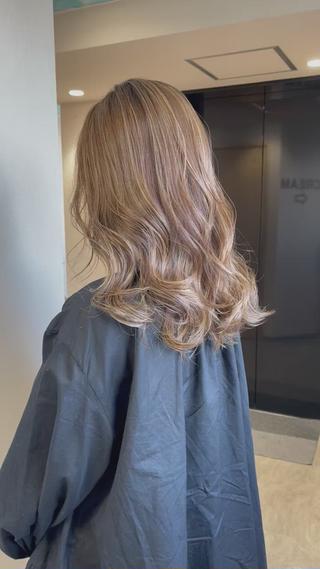 ハイライトカラー細めのハイライトがかわいい明るめスタイルです洋服が暗くなる冬に明るめのヘアカラーがかわいいです
!コロナ対策をしながら営業中です!
カラーなどの施術によりマスクが汚れてしまうことがありますので替えのマスクの
ご準備を推進しております。
ウイルス除去装置を設置。
定期的な換気、消毒。
スタッフのマスク着用、健康管理。
道具の消毒。
お客様には入店前に手指消毒のご協力をお願いいたしております。
熱が37.5度以上の方のご来店はお断りしております。
感染対策のため、只今お飲み物、雑誌の提供をしておりません。ご了承ください。
CREAM 大宮 【クリーム オオミヤ】
埼玉県さいたま市大宮区大門町1-92-1安藤ビル9階
大宮駅東口から徒歩30秒
************************
■大宮トップクラスの技術レベル☆
■Instagram総フォロワー数10万人以上☆
■透明感カラーがウリ☆#外国人風カラー#ハイライトカラー#大宮ハイライトカラー #大宮バレイヤージュカラー#大宮美容室 #大宮ヘアサロン #大宮駅東口 #髪質改善#ヘアアレンジ #大宮ダブルカラー #大宮オージュア #大人女子#韓国人風 #韓国ヘア#韓国女子#ストリート女子#大宮美容師 #レディースファッション#コスメ#ヘアケア #イエベ秋 #ブルベ冬 #イエベ春 #ブルベ夏
■最新のヘアケアがオススメ☆#髪質改善#オージュアトリートメント#エヌドット #トラックオイル #モロッカンオイル
■メンズのお客様も多数ご来店☆
大宮/アディクシーカラー/ショート/ハイライト/ブリーチ/ダブルカラー/髪質改善
※ネット予約が×の場合はお手数ですがお電話にてお問い合わせくださいませ。
ご予約はホットペッパービューティー、お電話、DMからお願いします。