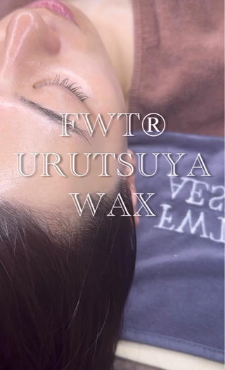 潤艶WAX施術風景ですお客様のお悩みに寄り添い、ただ毛を抜くだけではなく美肌も叶えるフェイシャルワックスをお届けします 
