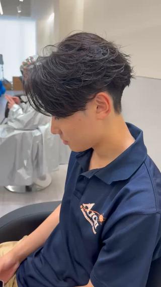 刈り上げでつくるフェザーショート