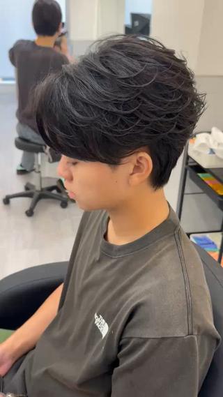 襟足を刈り上げなしで作るフェザーショート