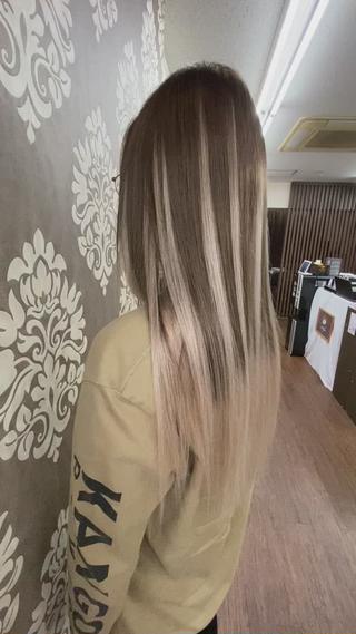 カラー masa ディレクターのヘアスタイル