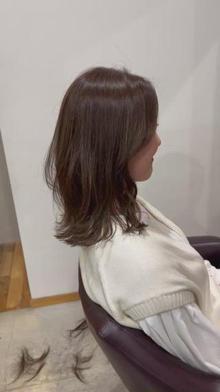 五反田 美容院 美容室 韓国くびれヘア☆360°どこからみてもバランスのいいデザイン☆
外はね韓国風くびれヘア
張 明星Instagram 「bright777star」
■□■────────────────────■□■
dish 五反田 【ディッシュ ゴタンダ】
東京都品川区西五反田1-17-6 GRIO五反田 4F(美容室)
■□■────────────────────■□■
TEL 0334907800
《アクセス》
JR山手線五反田駅徒歩3分
浅草線五反田駅徒歩3分
池上線五反田駅3分
東急バス五反田停留所徒歩3分
《営業時間》
平日10:00~20:00
土日祝10:00~19:00
《定休日》
なし
#髪質改善 #デザインカラー #ファイバープレックス
#ブリーチ #ダブルカラー #インナーカラー #ハイライト
#イルミナ #バレイヤージュ#ケアブリーチ#ヘアセット
#グラデーション #白髪染め #オーガニックカラー #大人ハイライト#脱白髪染め#透明感
#ヘッドスパ#メンズ#ヘアスタイル
#垢抜け#イメチェン#似合わせ
#東京 #五反田美容院 #미용실#五反田美容師#韓国人美容師#韓国#韓国ヘア
○マンツーマン
余裕のある時間をつくり、丁寧なカウンセリングでご要望を捉え、より安心、喜んでいただける提案、施術します。
ぼくの技術はお客様の個性(骨格、髪質、お顔、全体のバランス、くせ)を活かします。
cut ¥4950→¥4400
cut color treatment ¥8800〜
head spa(快適寝れる個室ブース)
etc
*指名料はいただいておりませんので、気軽に指名ください*
○安心、快適な空間
お店が広く、明るい。ヘッドスパブース完備。落ち着ける空間です。
○取扱商品
剤量の種類豊富さとダメージレスで旬なものをとりいれ、美容師スタッフ、お客様の満足度を高めています。
(いまの時代、商品の進歩が早く、とても大切です)
○僕の趣味
韓国、エンタメ映画ドラマ、スポーツ、読書、筋トレ、旅行、食べる、飲む、書ききれないですw広く浅くタイプ。
偏らずなんでも体験したい。
多様で個性に合わせたスタイル写真→@bright777star