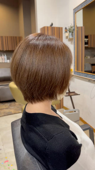 五反田 美容院 美容室 ショートヘア 白髪染め☆360°どこからみてもバランスのいいデザイン☆
張 明星Instagram 「bright777star」
■□■────────────────────■□■
dish 五反田 【ディッシュ ゴタンダ】
東京都品川区西五反田1-17-6 GRIO五反田 4F(美容室)
■□■────────────────────■□■
TEL 0334907800
《アクセス》
JR山手線五反田駅徒歩3分
浅草線五反田駅徒歩3分
池上線五反田駅3分
東急バス五反田停留所徒歩3分
《営業時間》
平日10:00~20:00
土日祝10:00~19:00
《定休日》
なし
#髪質改善 #デザインカラー #ファイバープレックス
#ブリーチ #ダブルカラー #インナーカラー #ハイライト
#イルミナ #バレイヤージュ#ケアブリーチ#ヘアセット
#グラデーション #白髪染め #オーガニックカラー #大人ハイライト#脱白髪染め#透明感
#ヘッドスパ#メンズ#ヘアスタイル
#垢抜け#イメチェン#似合わせ
#東京 #五反田美容院 #미용실#五反田美容師#韓国人美容師#韓国#韓国ヘア
○マンツーマン
余裕のある時間をつくり、丁寧なカウンセリングでご要望を捉え、より安心、喜んでいただける提案、施術します。
ぼくの技術はお客様の個性(骨格、髪質、お顔、全体のバランス、くせ)を活かします。
cut ¥4950→¥4400
cut color treatment ¥8800〜
head spa(快適寝れる個室ブース)
etc
*指名料はいただいておりませんので、気軽に指名ください*
○安心、快適な空間
お店が広く、明るい。ヘッドスパブース完備。落ち着ける空間です。
○取扱商品
剤量の種類豊富さとダメージレスで旬なものをとりいれ、美容師スタッフ、お客様の満足度を高めています。
(いまの時代、商品の進歩が早く、とても大切です)
○僕の趣味
韓国、エンタメ映画ドラマ、スポーツ、読書、筋トレ、旅行、食べる、飲む、書ききれないですw広く浅くタイプ。
偏らずなんでも体験したい。
多様で個性に合わせたスタイル写真→@bright777star