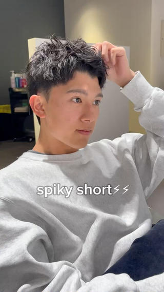 スパイキーショート️
今流行りのスタイルです!
パーマを一緒にすることでより毛先に動きが出て、簡単にセットできます