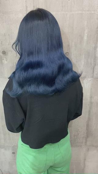 白玉効果抜群のブルーカラーです