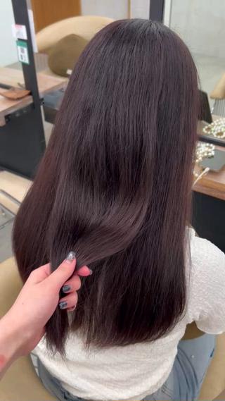 深めボルドーでカラーしただけで艶感たっぷり