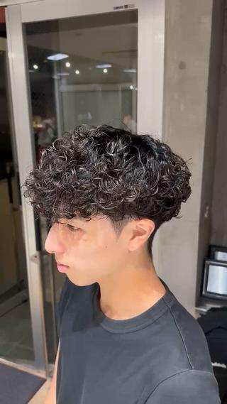 パーマ メンズ fifth原宿 宮部蓮のヘアスタイル