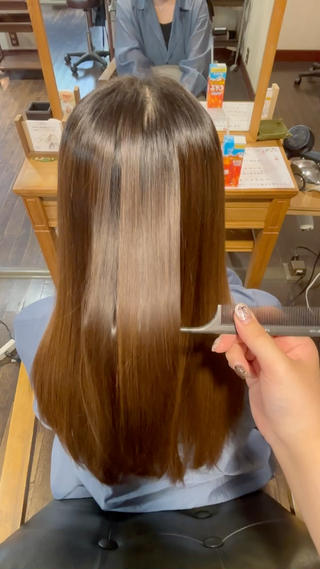 全体の縮毛矯正(ストレート)をかけさせていただきました️