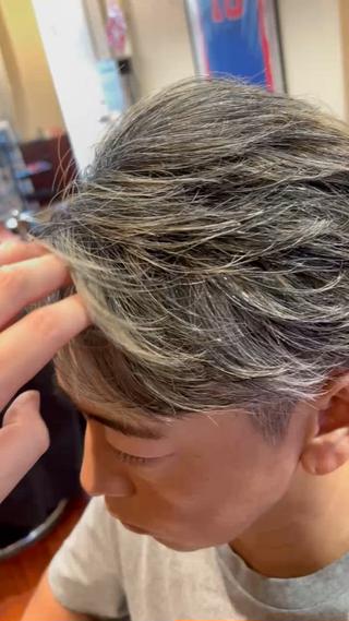 ハイライトカラー
白髪ぼかしも可能です！ 