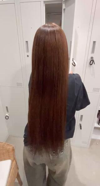 柔らかみのあるマロンブラウン 