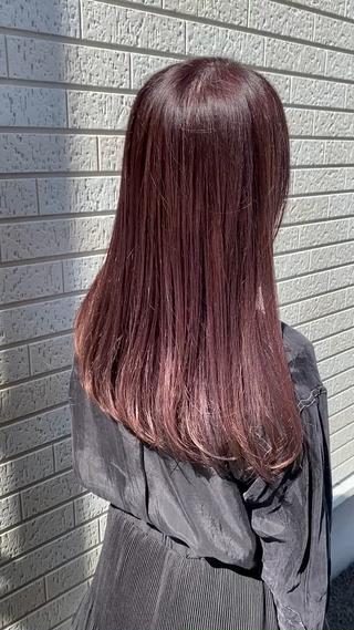 室内では落ち着いた色味、外では派手すぎない女性らしさ溢れるモーブピンク
