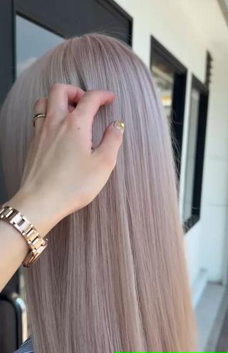 セミロング 村岡 芽衣のヘアスタイル