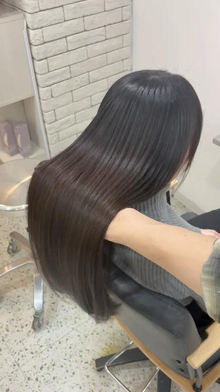 ロング 🌐🪬髪質改善/ 透明感カラーのヘアスタイル