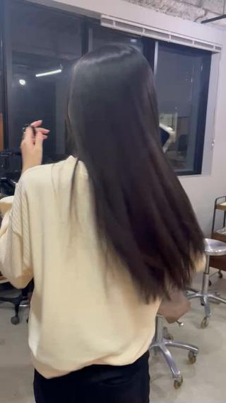 ロング あかね 髪質改善ストレートのヘアスタイル