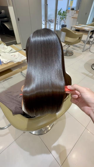 ロング カラー 美髪ストレート AOYAGIのヘアスタイル