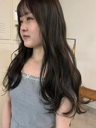 mint beige color
今流行りのミントベージュカラー
ワンカラーでも透明感たっぷりで、
オリーブベージュに加えて光の当たり具合が絶妙なニュアンスカラーでとっても可愛いです
すでに大人気カラーです
ぜひお任せください!