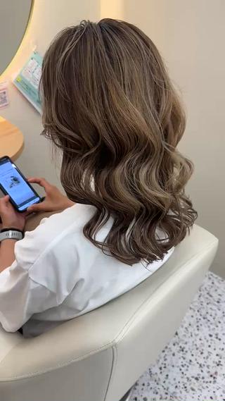 ミディアム カラー 金ウンス 髪質改善カラーのヘアスタイル