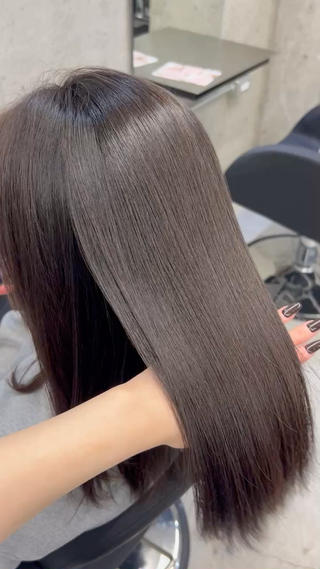 ロング ヒナ .のヘアスタイル