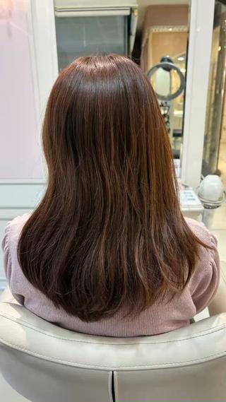 「もうパサつかない、色落ちしない!」とリピーター続出の髪質改善メニューです。
長年の髪の悩みであるダメージ、広がり、カラーの色落ちを、カットとカラーの同時アプローチで徹底的に解消します。