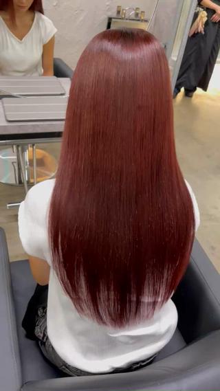 ロング 顔まわりレイヤー デザインカットのヘアスタイル