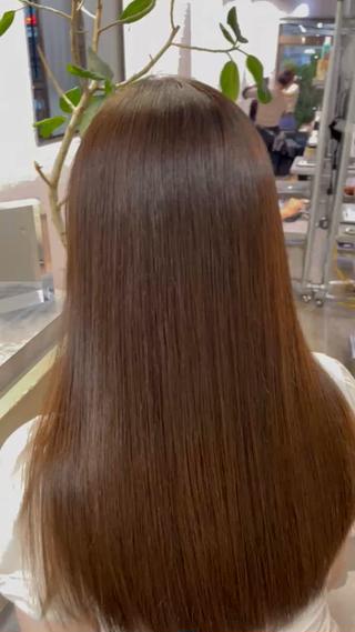 ロング カラー 顔まわりレイヤー デザインカットのヘアスタイル