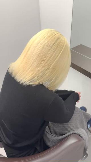 White blonde️
〚カラーモデル募集中〛
ブリーチカラー得意です!しっかりとしたカウンセリングと技術の提供をお約束します!
リタッチはしっかりと周期内に同じ美容師での施術がオススメです!
ブリーチを2回することで色に透明感を与える他、色落ちまで綺麗に保つことが出来ます!
黒染め、縮毛矯正、パーマなどの履歴があっても1度ご相談ください️
ヘアカラーでの悩みをなくします!
ダメージを極限に減らし完璧なハイトーンにします!
ブリーチは誰に任せるかで仕上がりの差が激しいカラーの1つです!
是非!僕におまかせください!