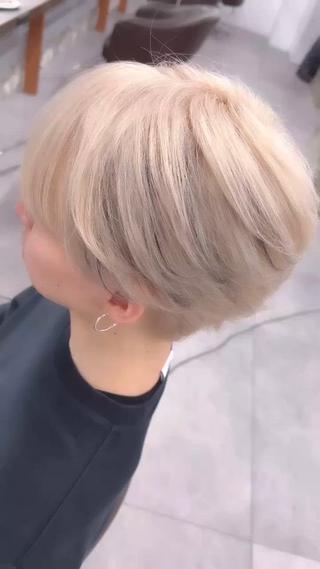 White beige×ローライト
〚カラーモデル募集中〛
ブリーチカラー得意です!しっかりとしたカウンセリングと技術の提供をお約束します!
リタッチはしっかりと周期内に同じ美容師での施術がオススメです!
ブリーチを2回することで色に透明感を与える他、色落ちまで綺麗に保つことが出来ます!
黒染め、縮毛矯正、パーマなどの履歴があっても1度ご相談ください️
ヘアカラーでの悩みをなくします!
ダメージを極限に減らし完璧なハイトーンにします!
ブリーチは誰に任せるかで仕上がりの差が激しいカラーの1つです!
是非!僕におまかせください!